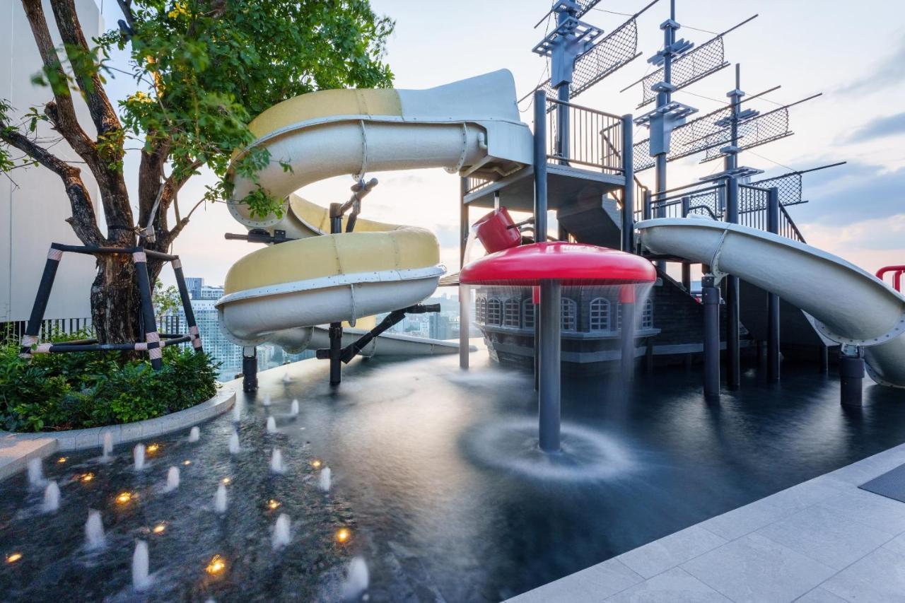 Somerset Патая Екстериор снимка Water slide at the rooftop pool